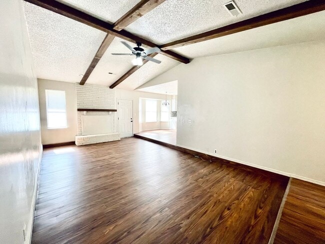 Building Photo - Updated 4 Bedroom Home