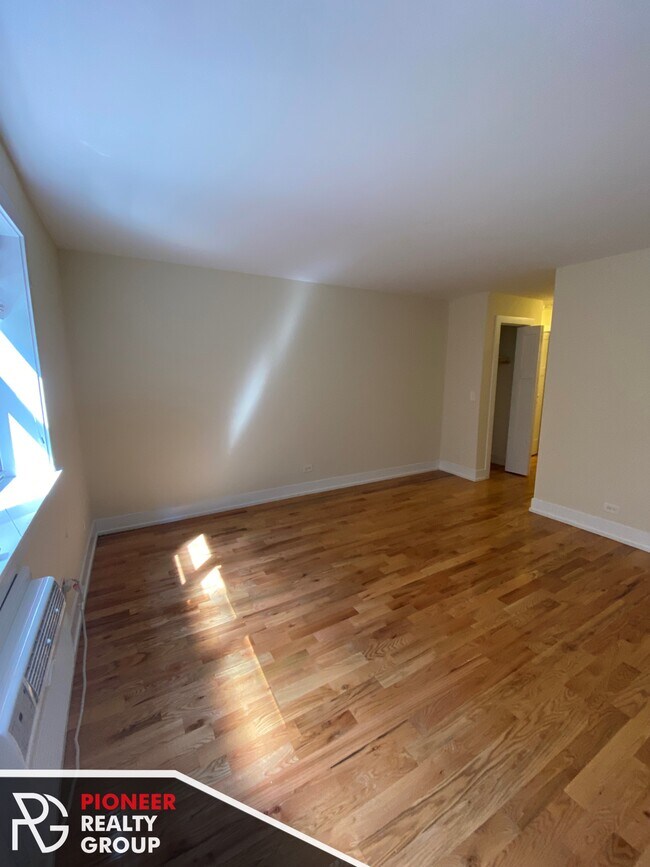 Foto del edificio - 563 W Arlington Pl