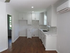 Building Photo - 818 Thomas St
