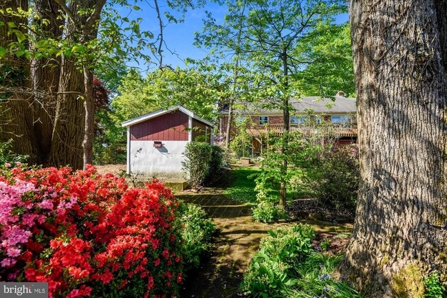 Building Photo - 6523 Divine St