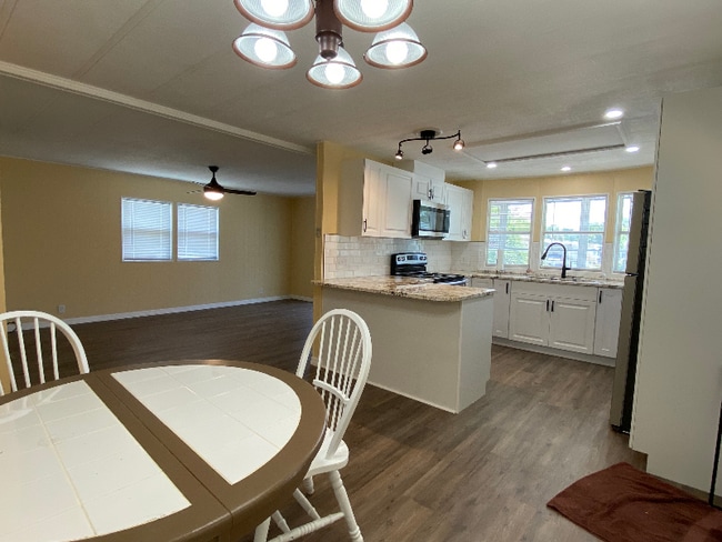 Photo - 144 Stuart Cir House