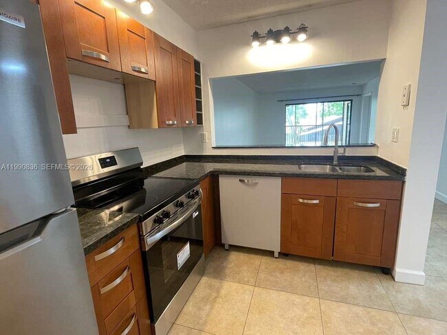 Foto del edificio - 3410 Foxcroft Rd