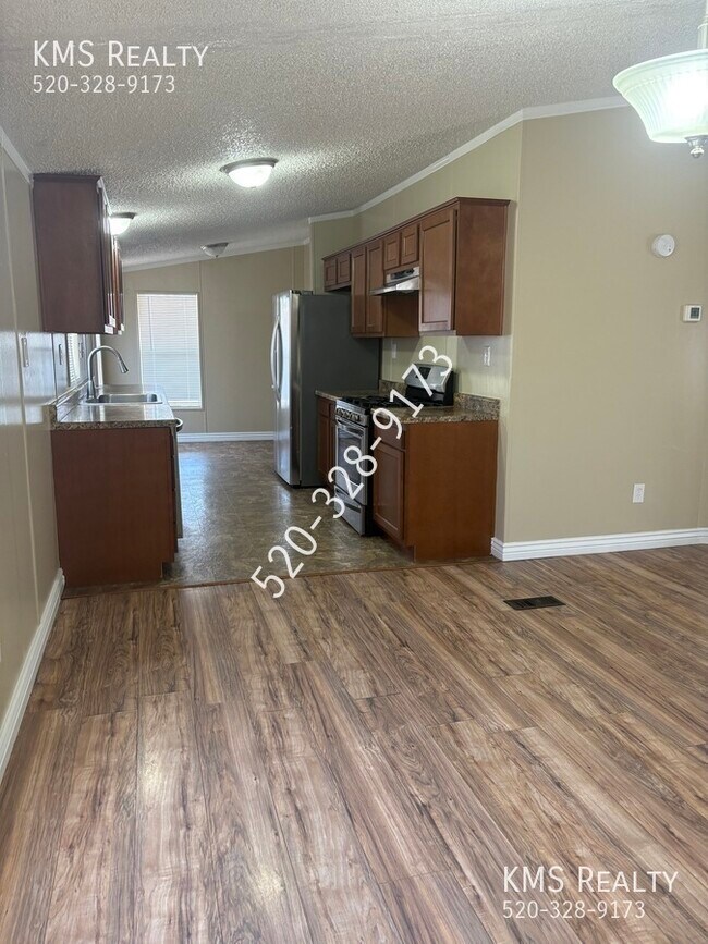 Building Photo - 2801 W Los Reales Rd