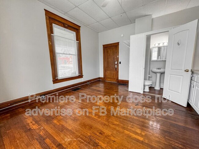 Building Photo - 311 E Arthur St