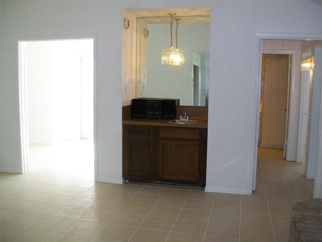 Foto del edificio - 2526 Valley Forest Dr