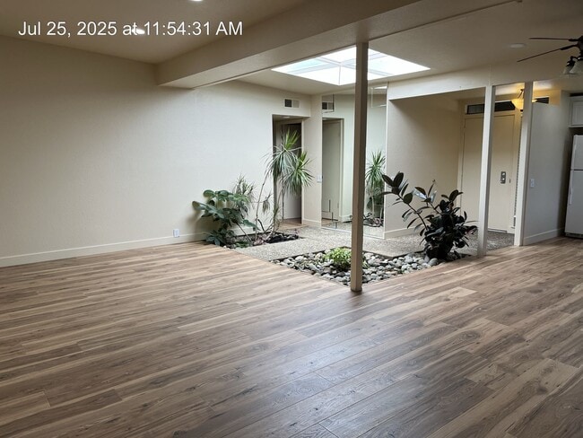 Building Photo - Old Elk Grove 1/2-Plex