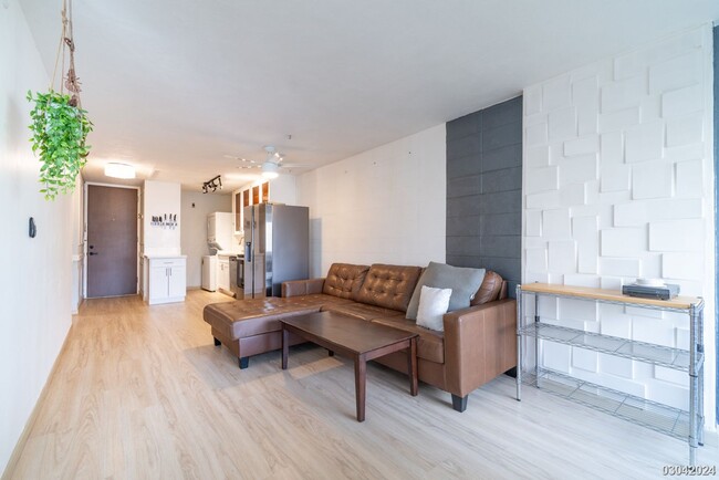 Foto del edificio - Fully Renovated! 1BR/1BA/1PKG in the heart...