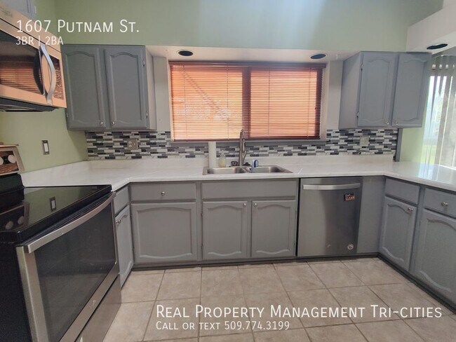 Building Photo - Pet Friendly Single Family Home in Central...