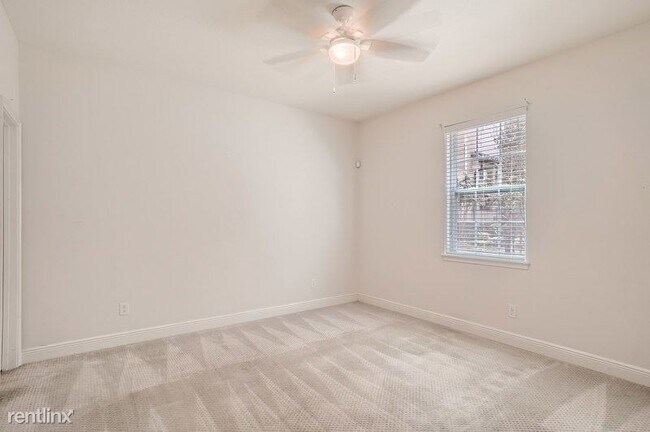 Building Photo - 4 br, 3.5 bath House - 625 Pavia Loop UNIT