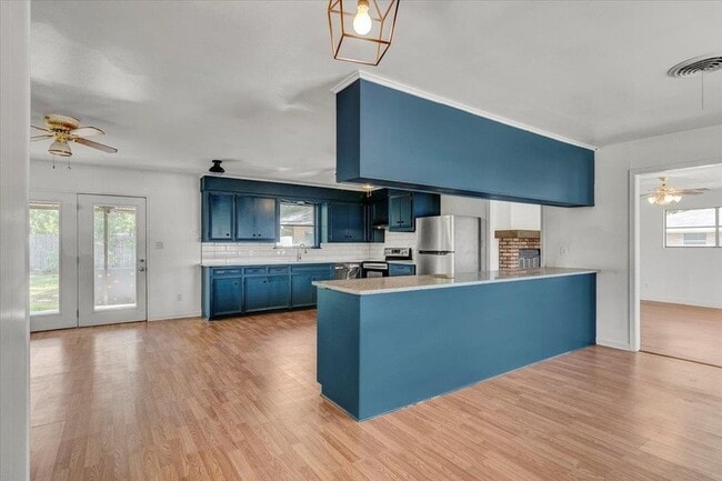 Foto del edificio - 150 Lynn Dr