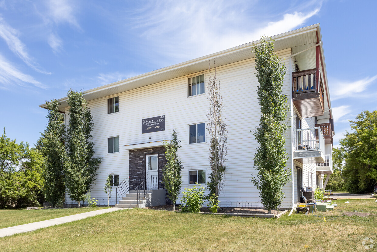 Primary Photo - Riverwalk Apartments