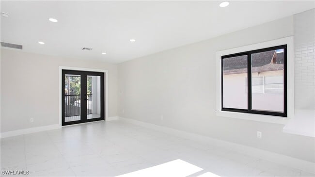 Building Photo - 9002 Somerset Ln