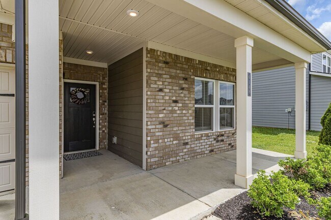 Foto del edificio - AVAILABLE NOW! Beautiful 5 Bedroom 3 Bath,...