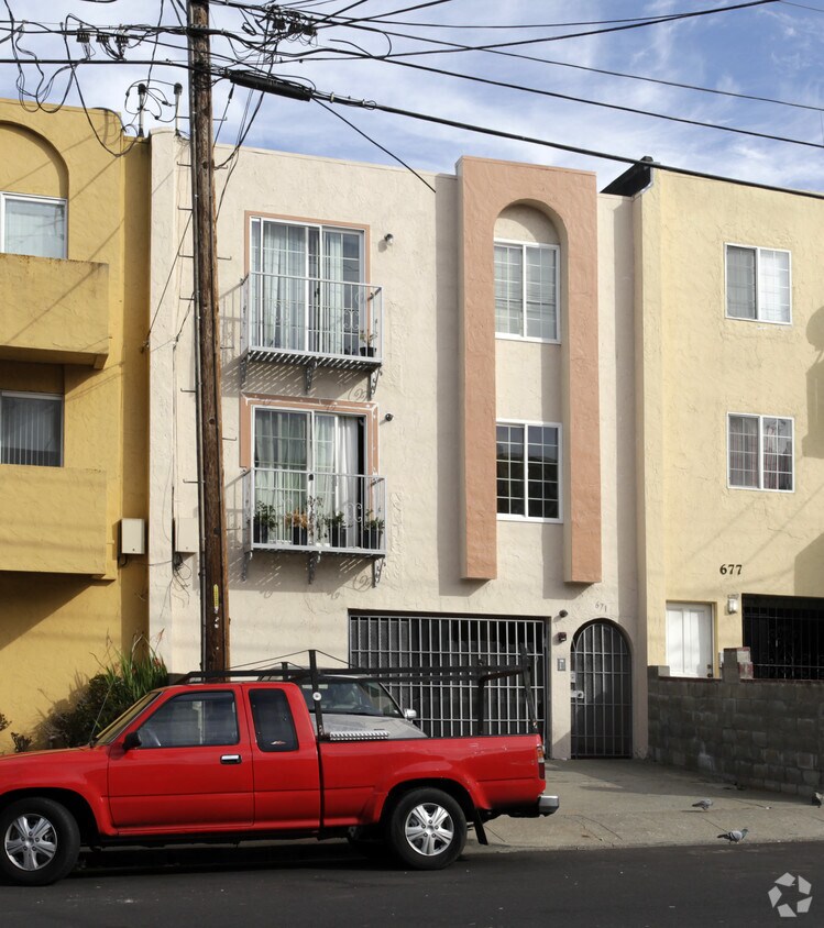 Building Photo - 671 Villa St
