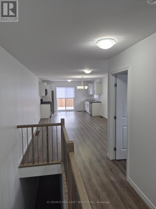 Photo du bâtiment - 120 Sienna Ave