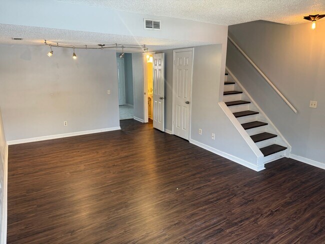 Foto del edificio - The Brookes Condos, Unit 02-09