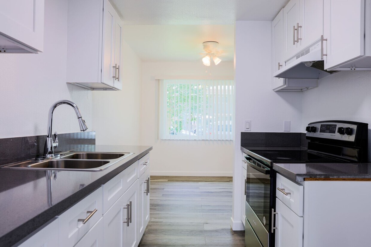 Photo - 2709 S. Baker Street