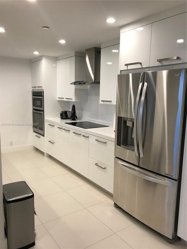 Foto del edificio - 251 Crandon Blvd