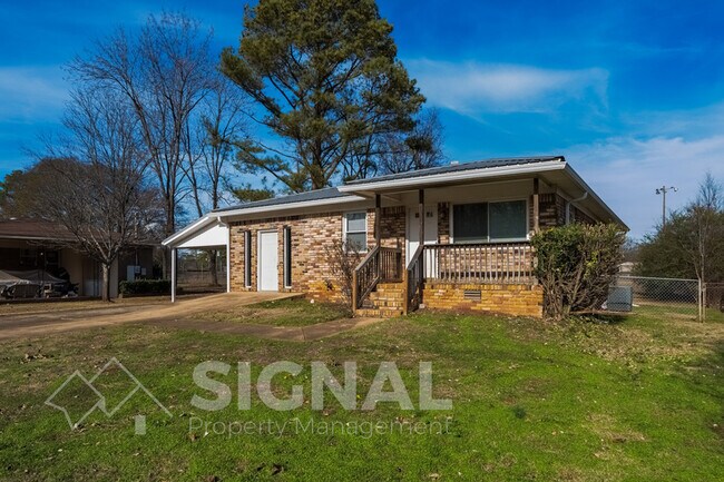 Building Photo - 2425 Circle Dr