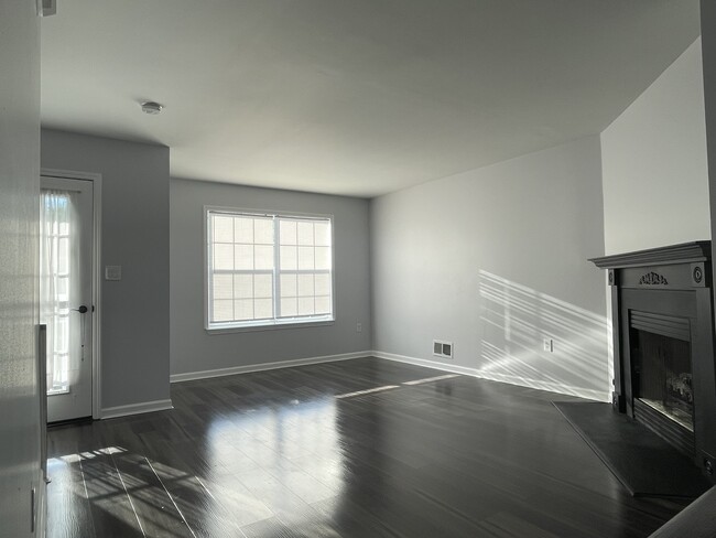 Building Photo - 104 Hudson Ct