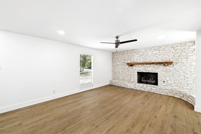 Foto del edificio - 6202 Laurel Valley Dr