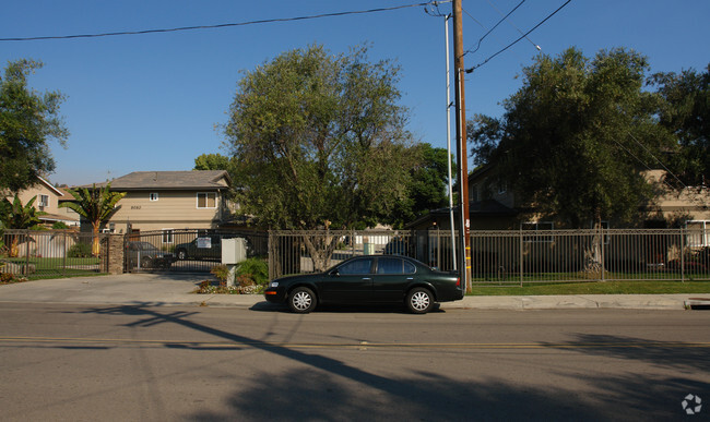 Building Photo - Lamar Square