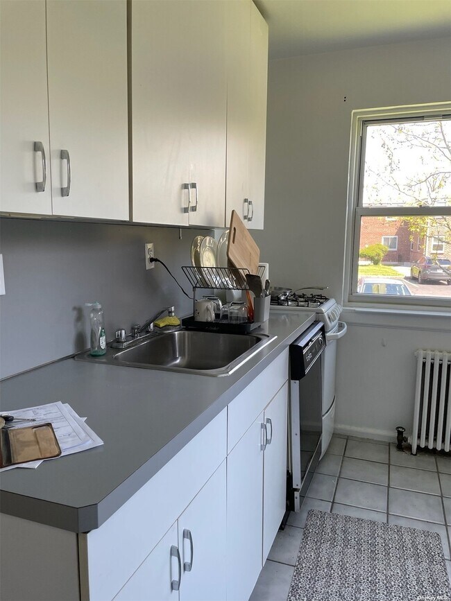 Foto del edificio - 260-51-260-73 73rd Ave