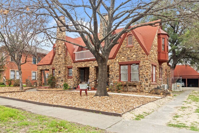 Foto del edificio - "Charming 1-Bed Sanctuary on W Kings Hwy: 836 Sq Ft of Comfort in San Antonio!"