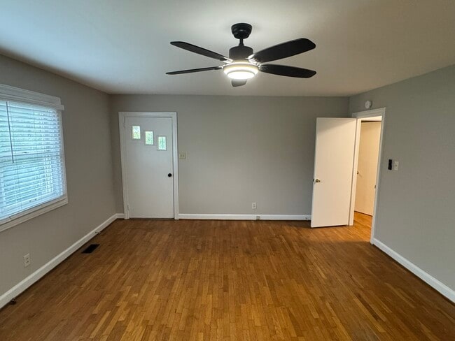 Foto del edificio - 2110 N Stewart Ave