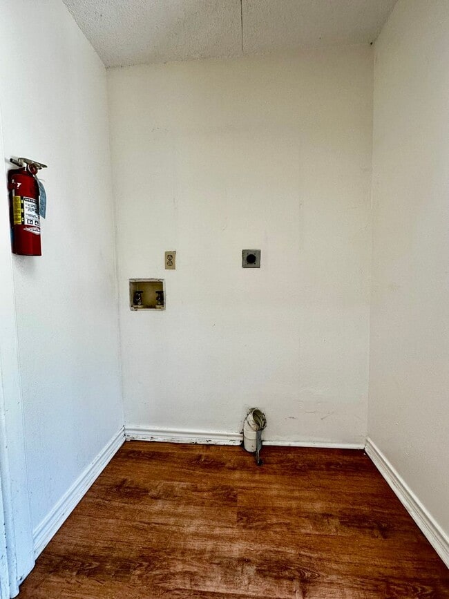 Building Photo - 323 A St