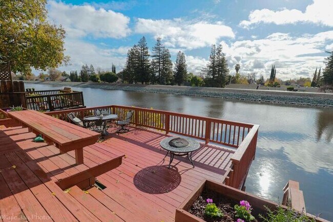 Building Photo - North Stockton 3 Bedroom 3 Bath Home