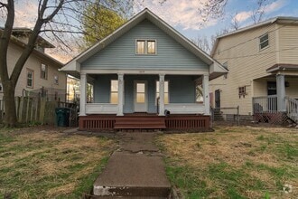 Building Photo - 1809 Maplewood Ave