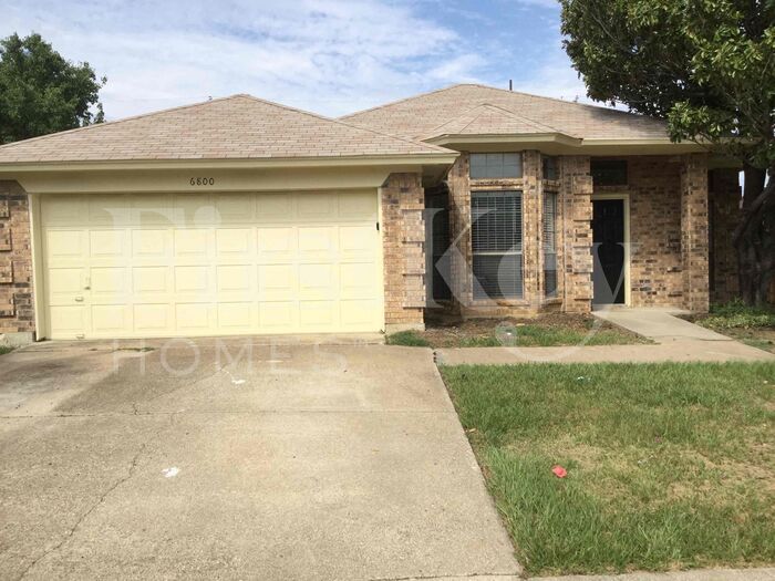 Foto principal - 6800 Running Creek Dr