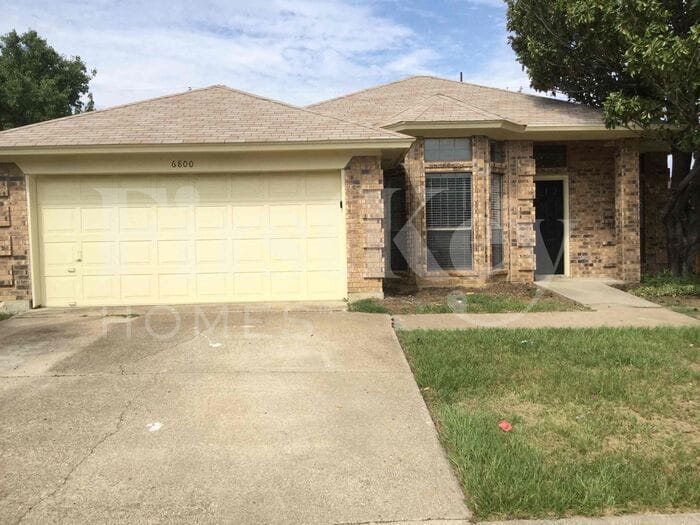 Primary Photo - 6800 Running Creek Dr