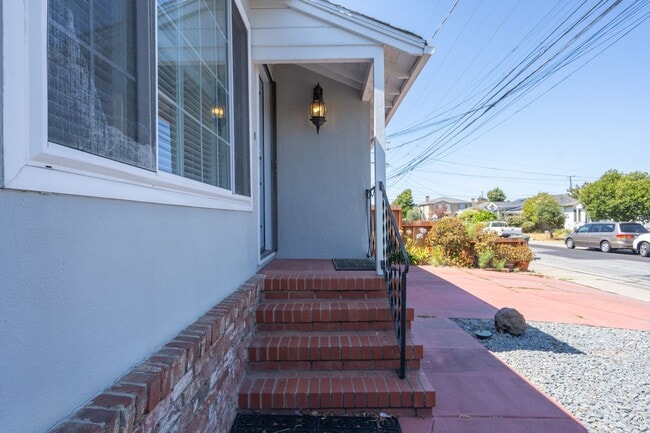 Building Photo - 3834 Colegrove St