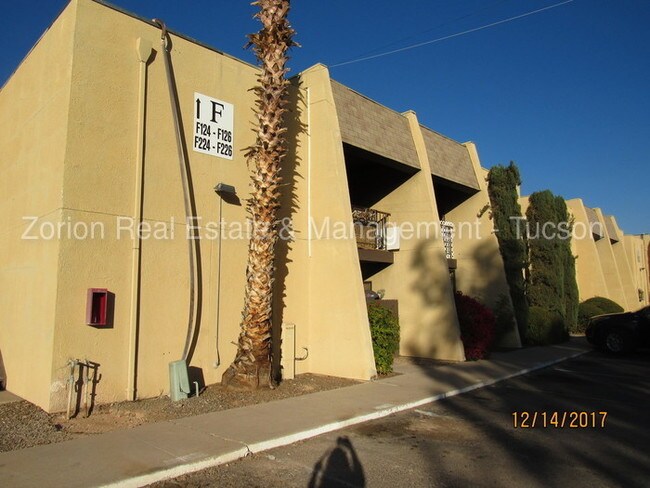 Foto del edificio - 1620 N Wilmot Rd