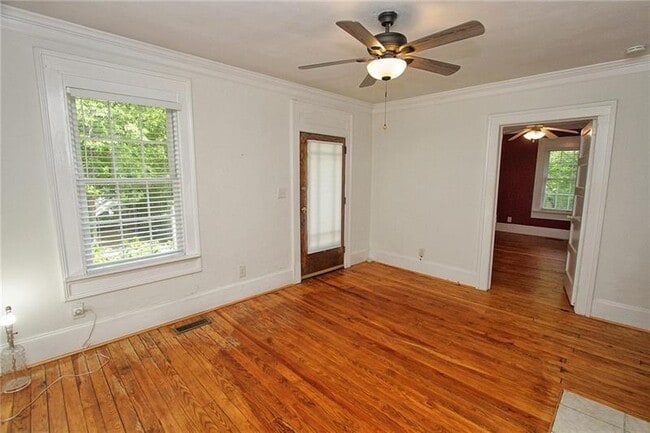 Foto del edificio - 2874 Burden St NW