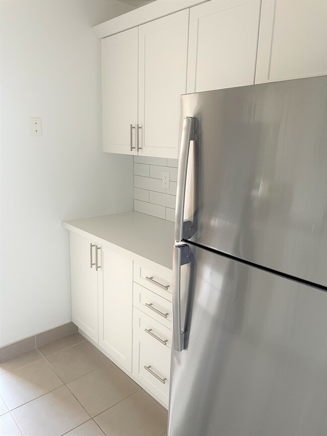 Building Photo - Riverview Court Apartments