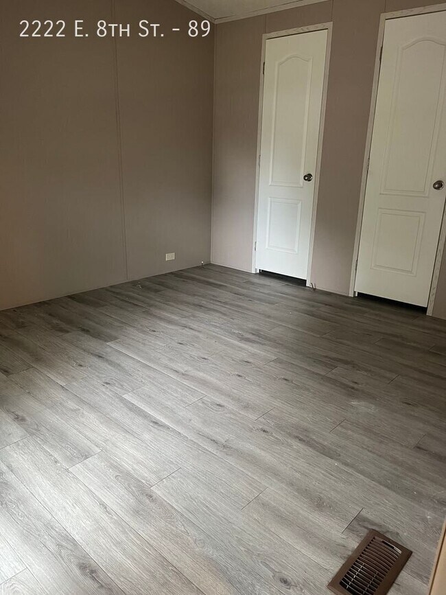 Foto del edificio - 2222 E 8th St