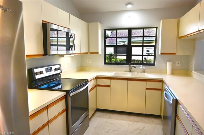 Foto del edificio - 1373 Park Lake Dr