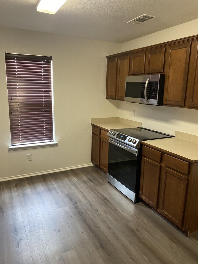 Building Photo - 1302 Copper Creek Dr