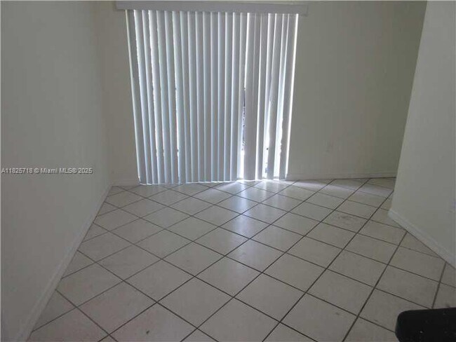 Foto del edificio - 3090 Bird Ave