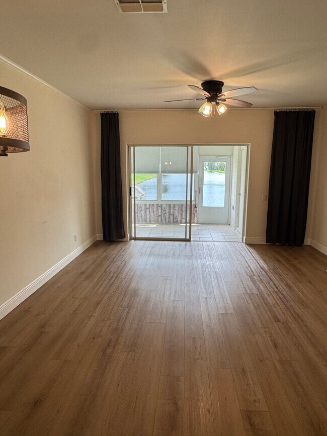 Foto del edificio - 318 Countryside Key Blvd