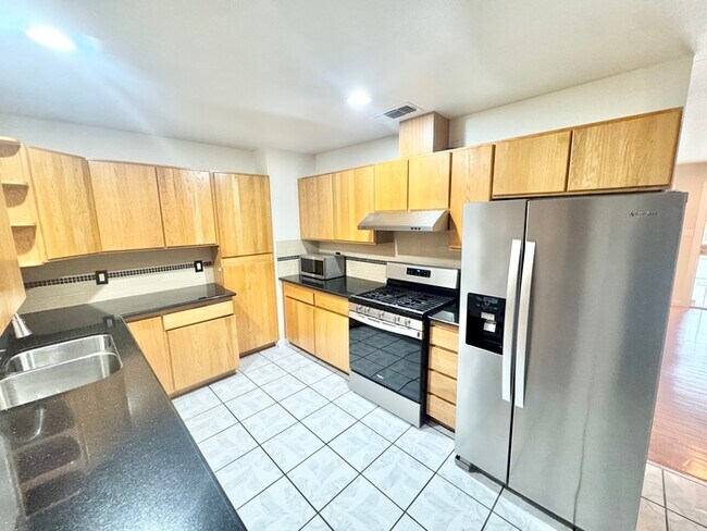 Foto del edificio - Stunning 3-bedroom, 2-bath home in North Highlands!