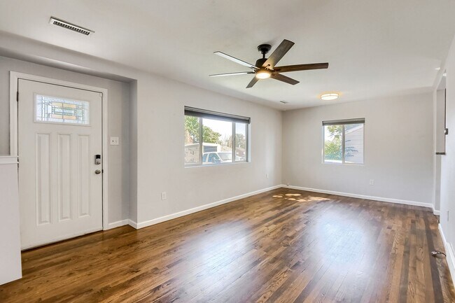 Foto del edificio - Three Bedroom Home in Denver!
