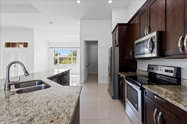 Foto del edificio - 661 NW Floresta Dr