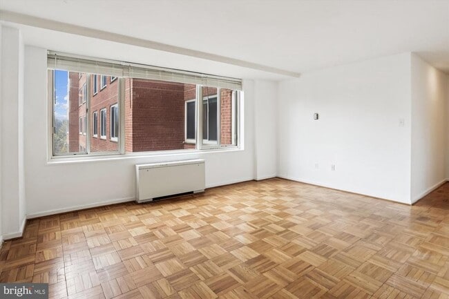 Building Photo - 4000 Tunlaw Rd NW