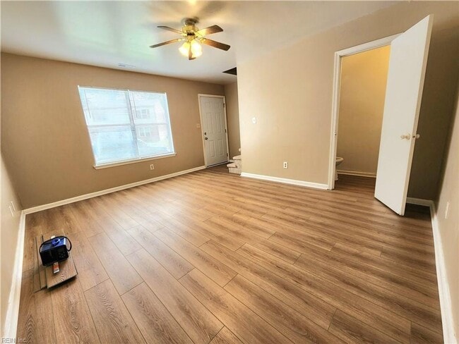 Building Photo - Updated Well Maintained Duplex