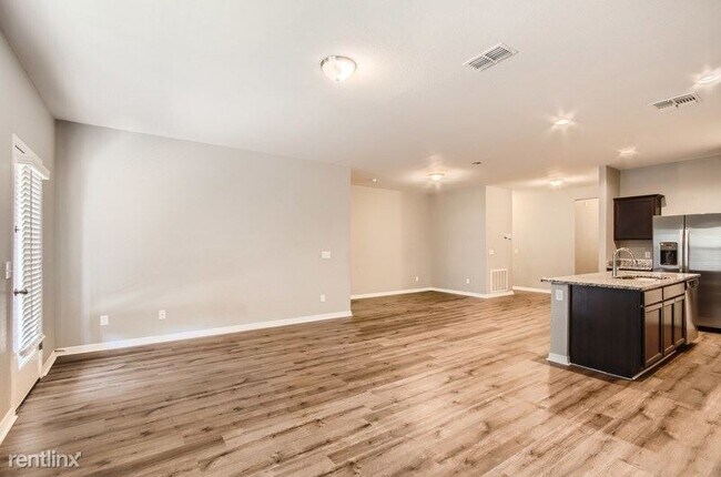 Foto del edificio - 3 br, 2 bath House - 301 Verdad Lane UNIT
