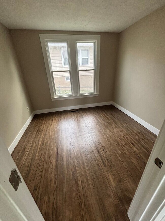 Building Photo - newly remodeled 3 bedroom